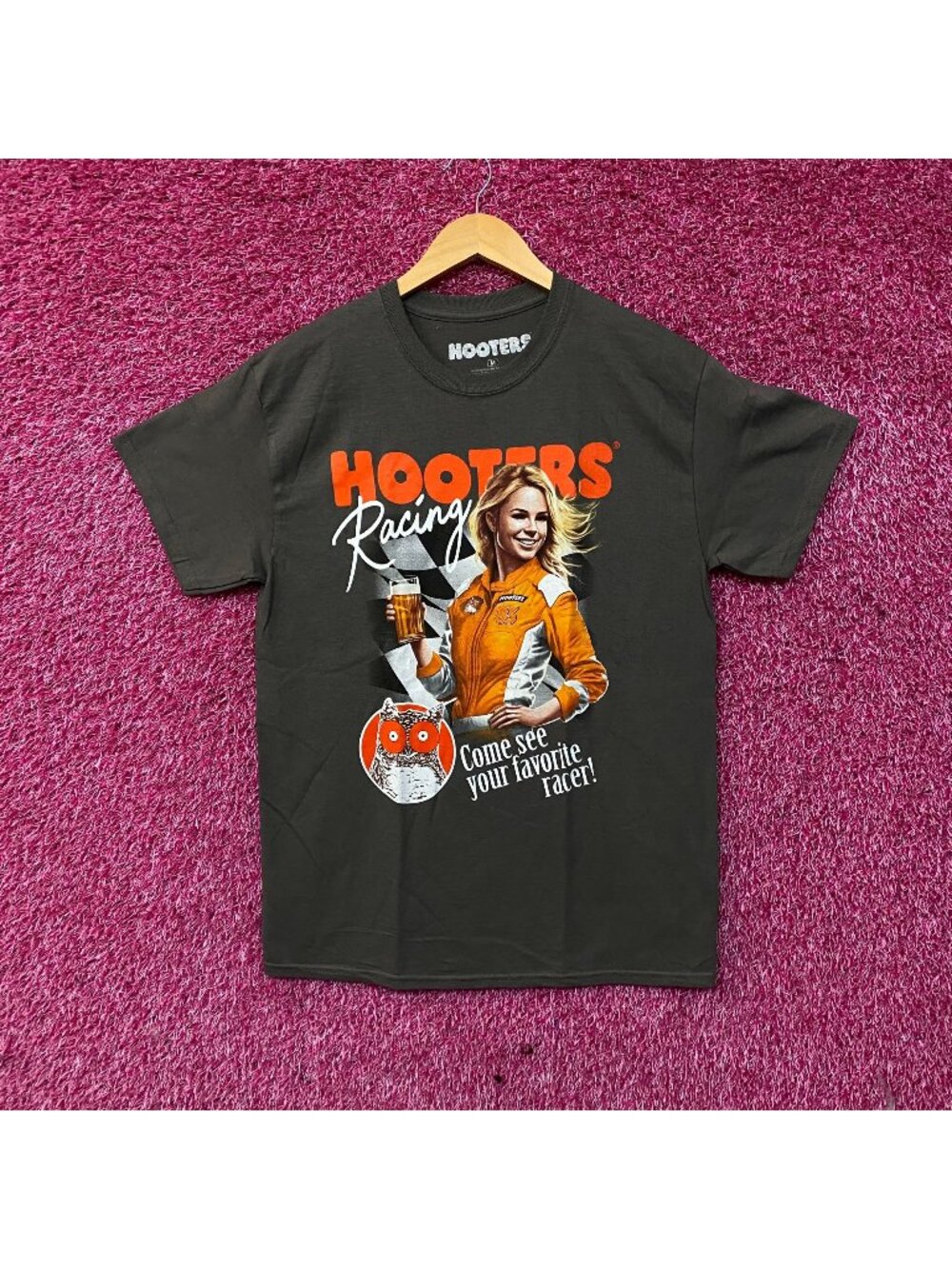 Hooters Racing Come See Your Favorite Racer T-Shirt Medium